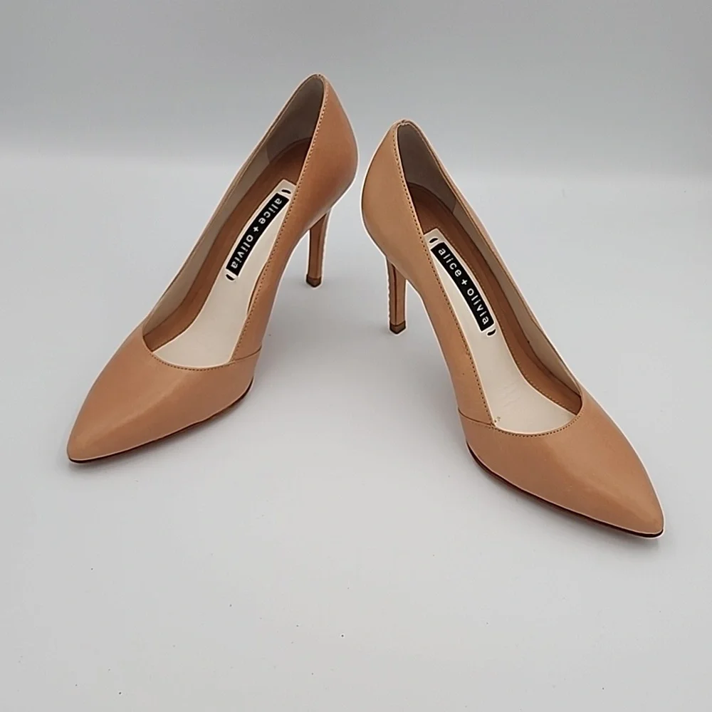 ALICE + OLIVIA Tan Pumps with Whipstitched Detail Self-covered Heels - Picture 2 of 7